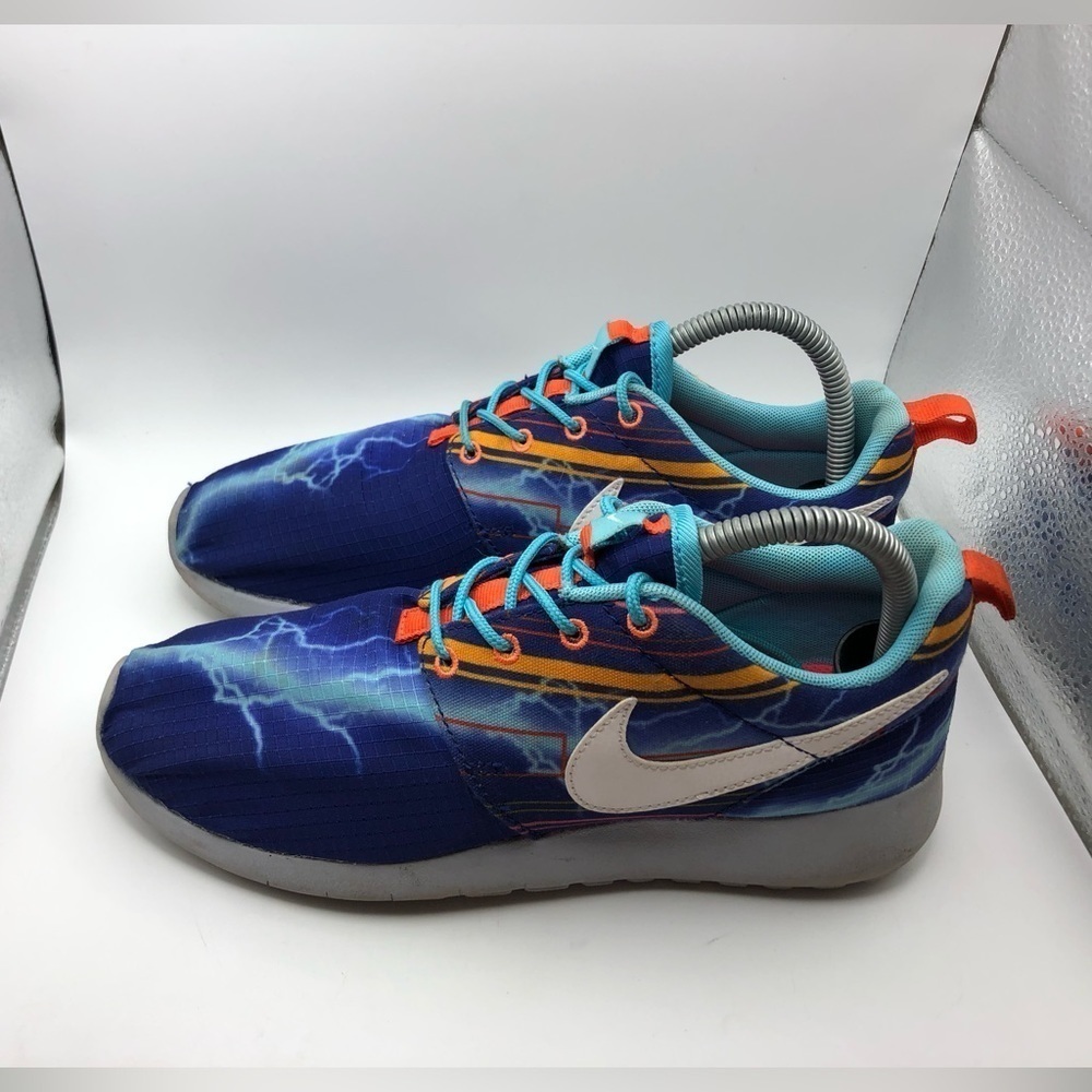 Nike Roshe blue lightning bolt sneakers 6Y/ womens 7.5
